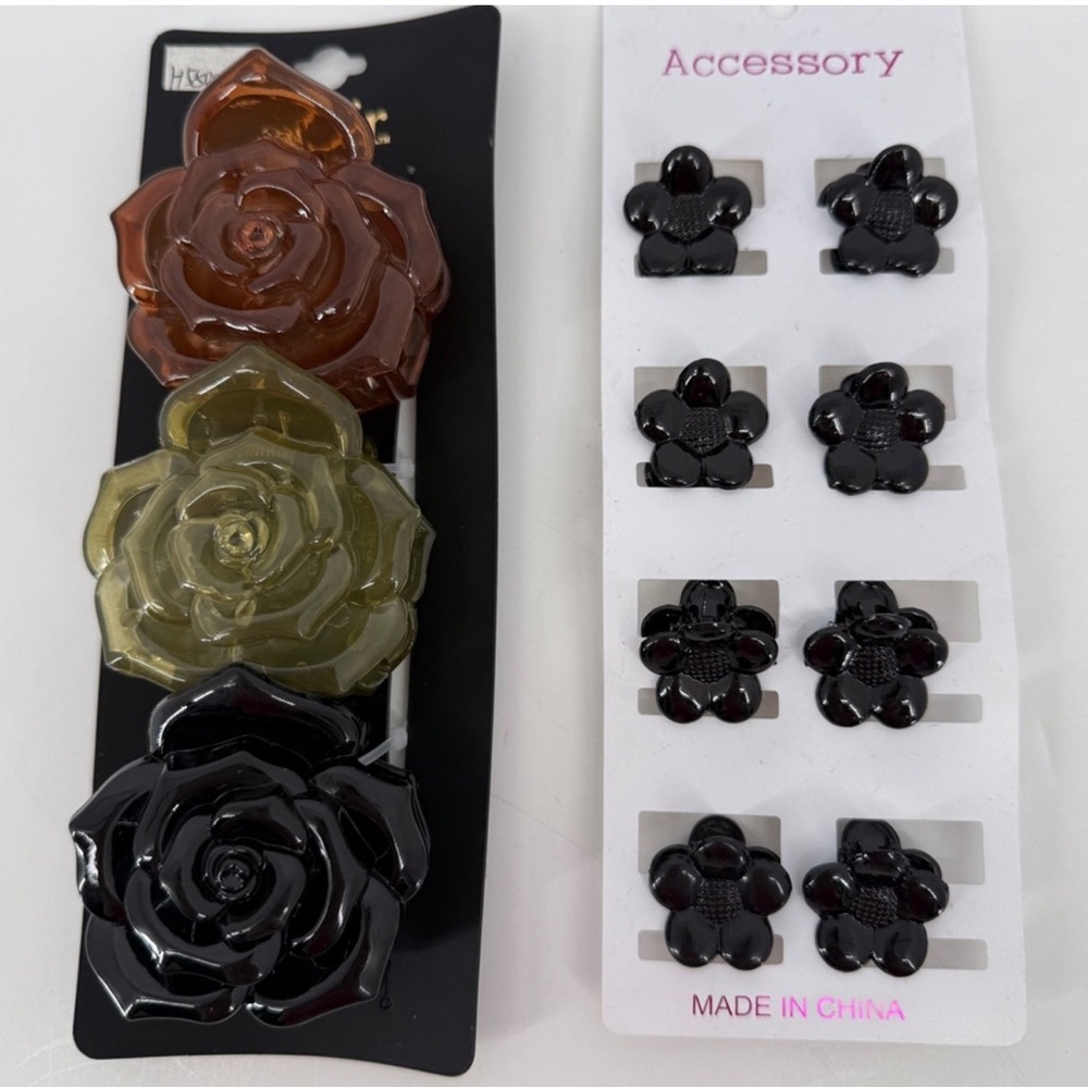 🚨3 for $15🚨 HAIR CLAW CLIP BUNDLE - Flower Shaped Claw Clips in 2 Sizes.